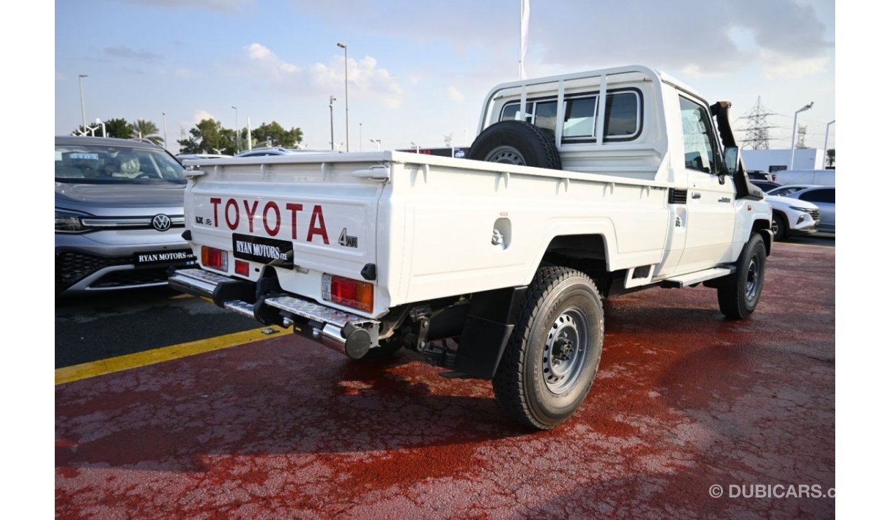 Toyota Land Cruiser Pick Up Toyota Land Cruiser (70 Series) 4.5L Diesel, Pickup 4WD, 2 Door, Manual Transmission, Tire Lock, Sin