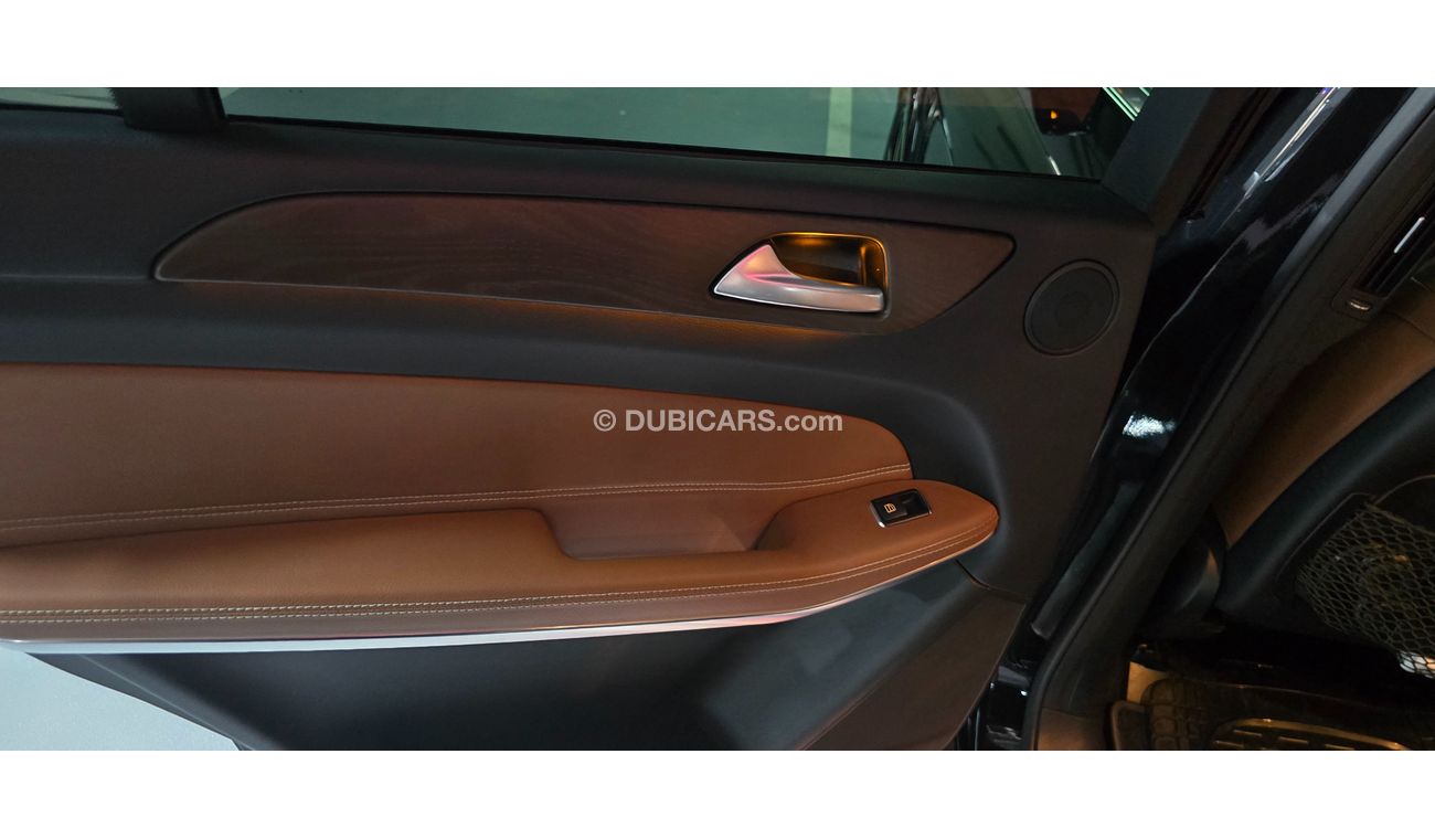 مرسيدس بنز GLS 500 V8 Full option the top trim of the class