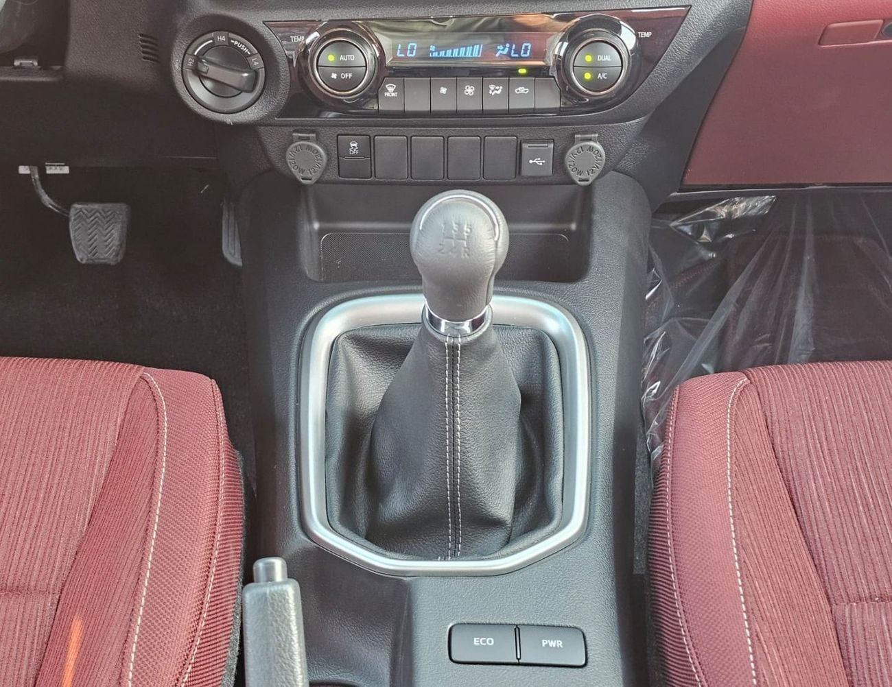 Toyota Hilux SR5 WIDE BODY DOUBLE CABIN || FULL OPTION  | PUSH START| WITHOUT DIFF-LOCK | PETROL M/T 2.7L V4 4WD