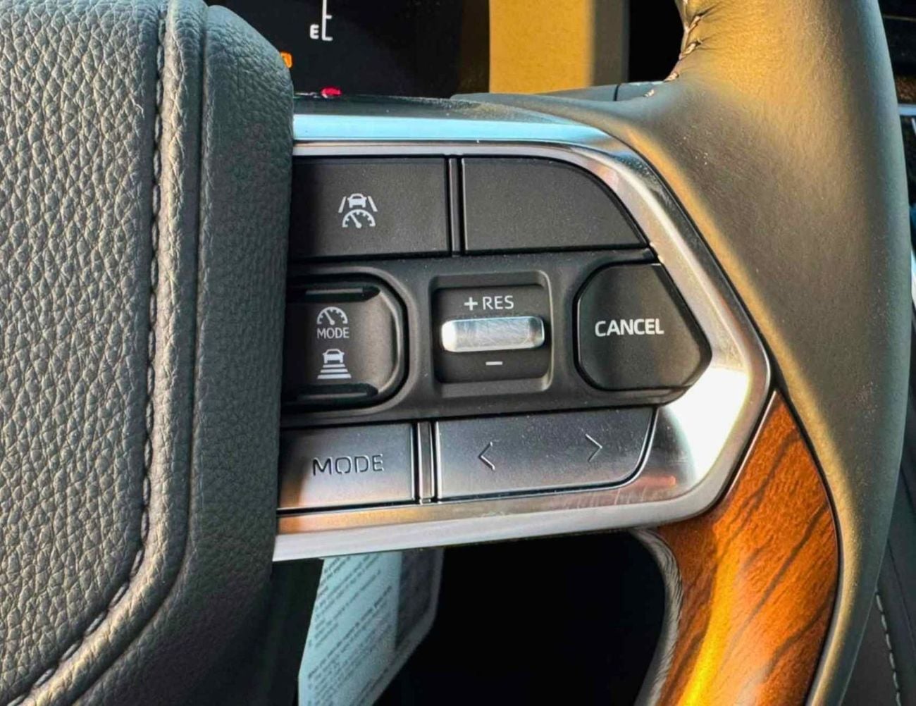 تويوتا لاند كروزر GXR 3.3L DIESEL | LEATHER WITH PWR SEATS | RADAR | FRONT CAMER |  BIG DVD | JBL SPEAKERS (CODE # LCD