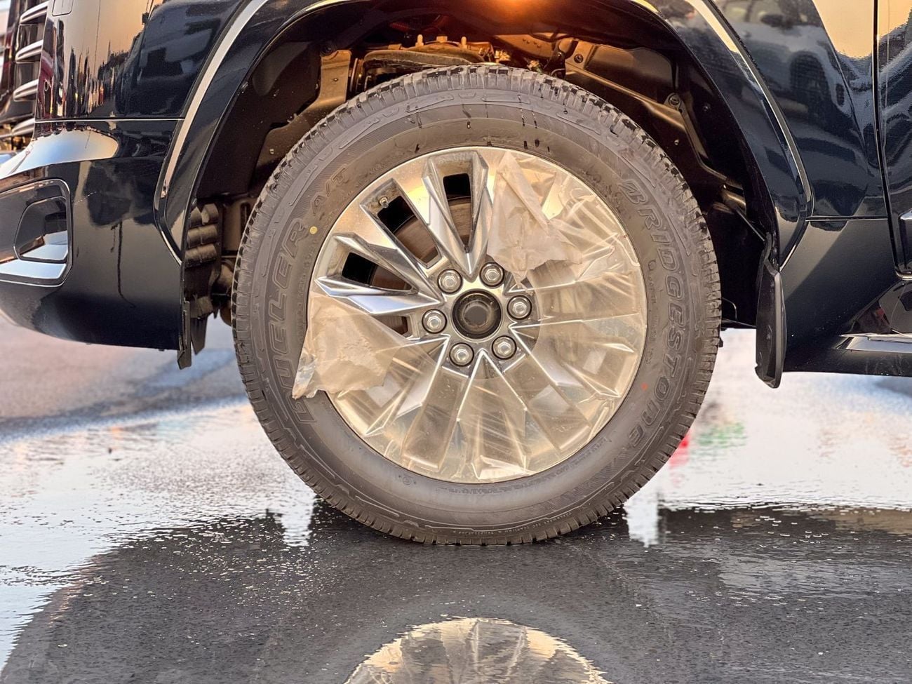 Toyota Land Cruiser 3.5T VXR Hybrid EXPORT PRICE - 2025 LC300 3.5L VXR Hybrid (GCC Specification)