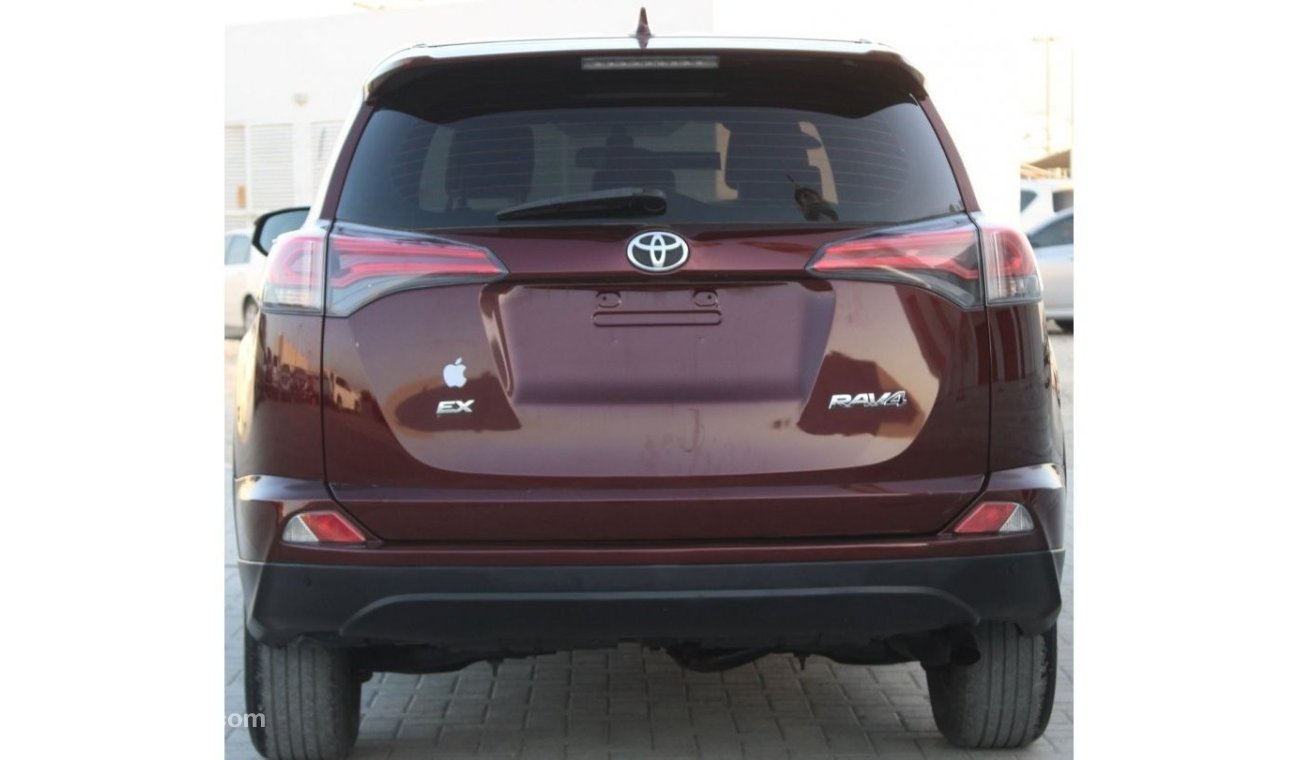 Toyota RAV4 EX EX EX Toyota RAV4 2017, GCC, in excellent condition, without accidents, very clean inside and out