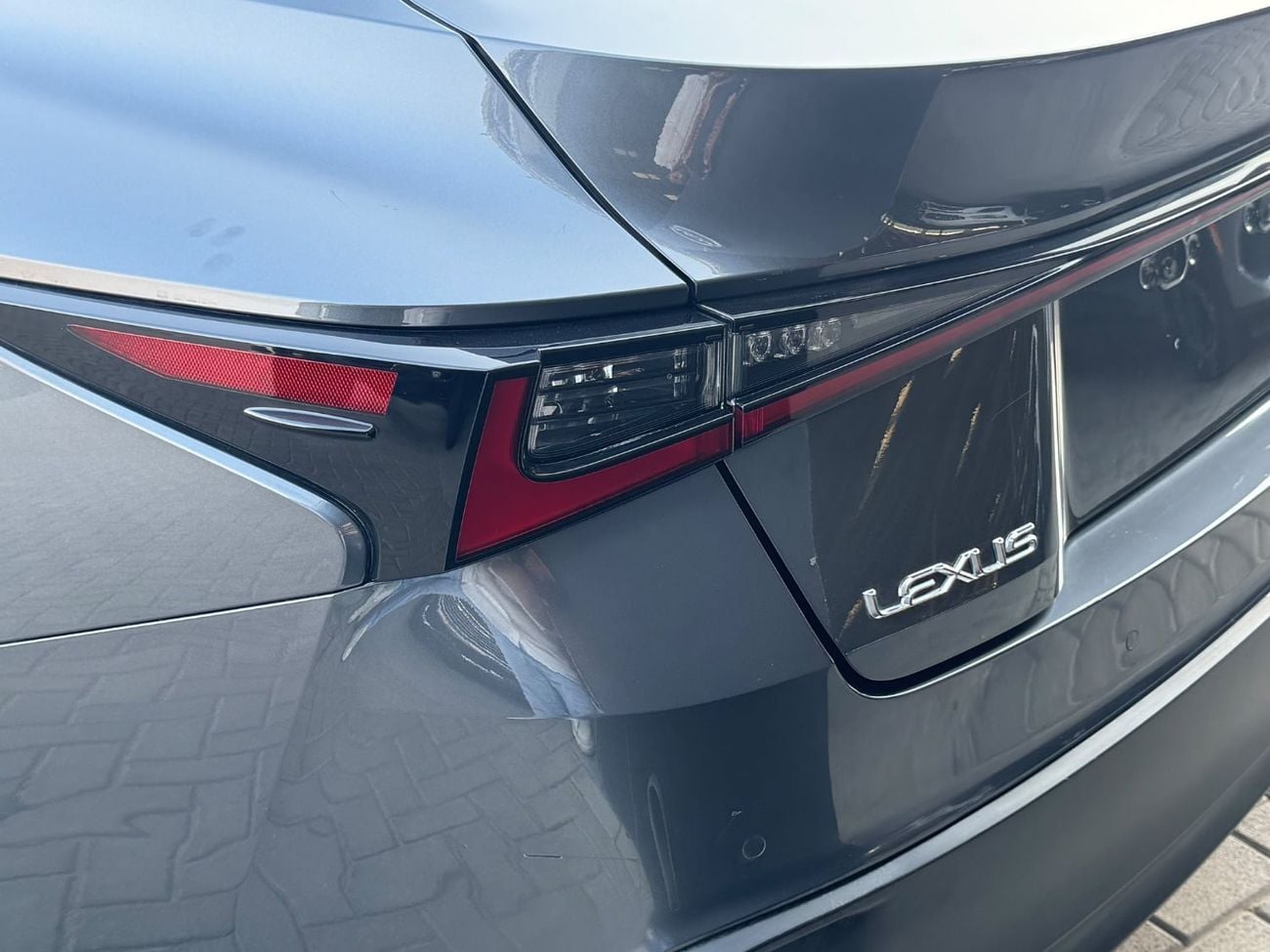 Lexus IS300 PREMIER لكزس is300  خليجي ‎موديل 2023  اربعة سلندر توربو اقتصادية جدا فالبترول  ماشي 56400 كم  مواصفات:  ( ش