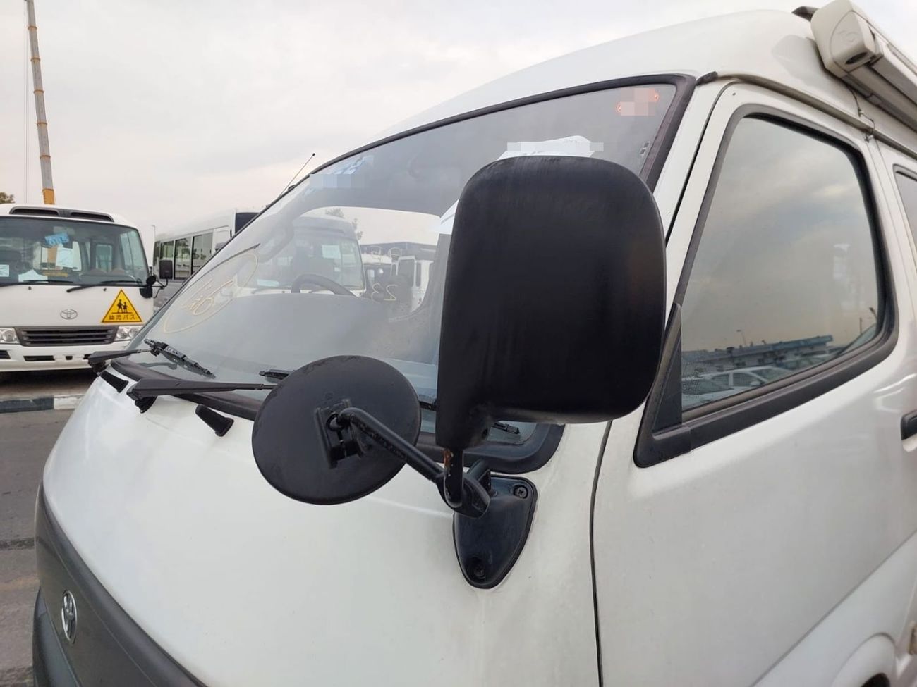 Toyota Hiace TOYOTA HIACE VAN RHD 1994  MODEL 2.7 L DIESEL AUTOMATIC(PM01681)