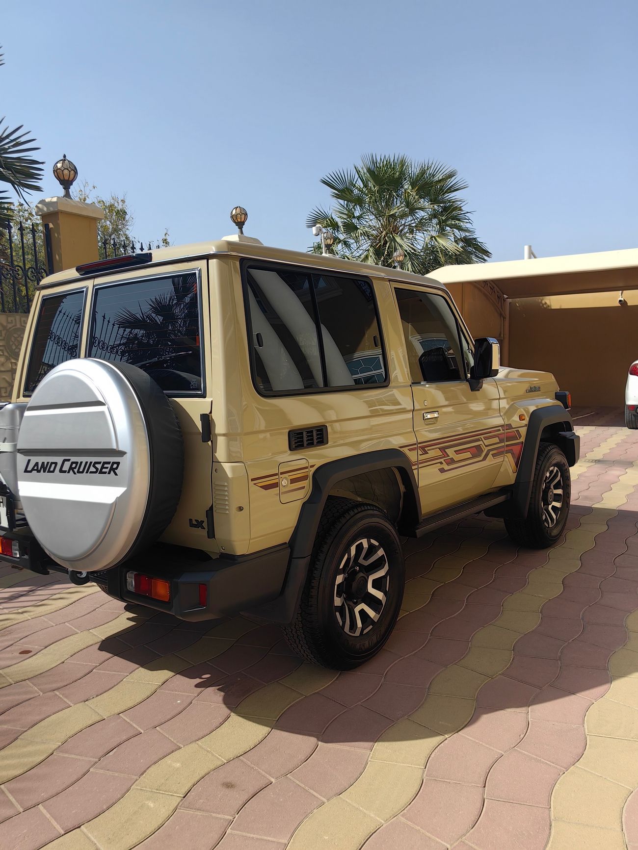 تويوتا لاند كروزر 70 DX 4.0L A/T