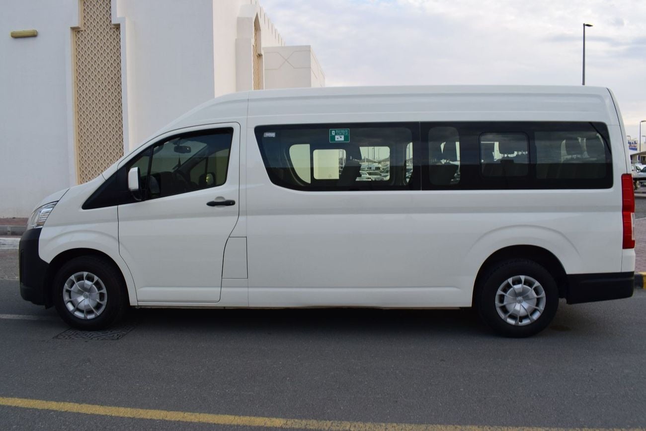 Toyota Hiace Commuter GL High Roof Toyota Hiace Highroof Bus 3.5 Ltr 13 seater, model:2020. Excellent condition
