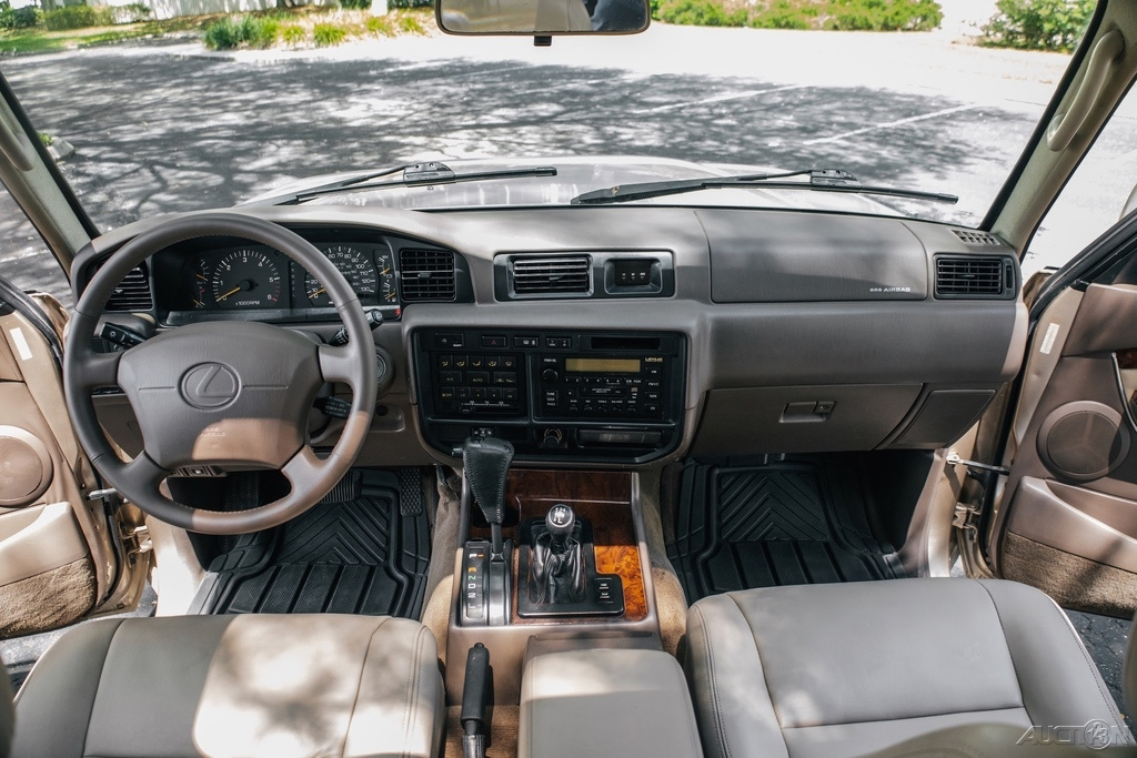 Lexus LX 450 interior - Cockpit