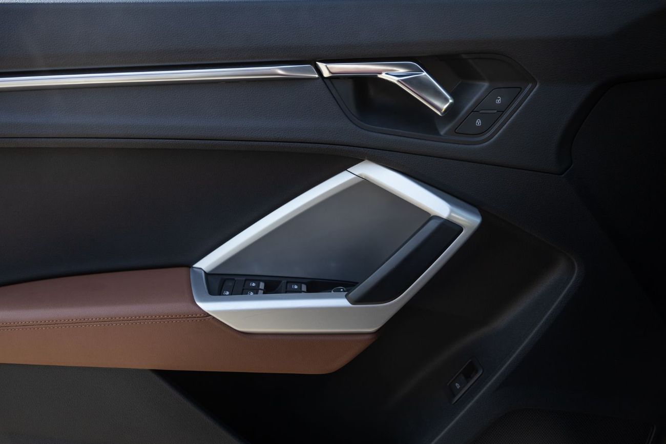 أودي Q3 40 TFSI quattro S Line 2.0L SUV Coupe