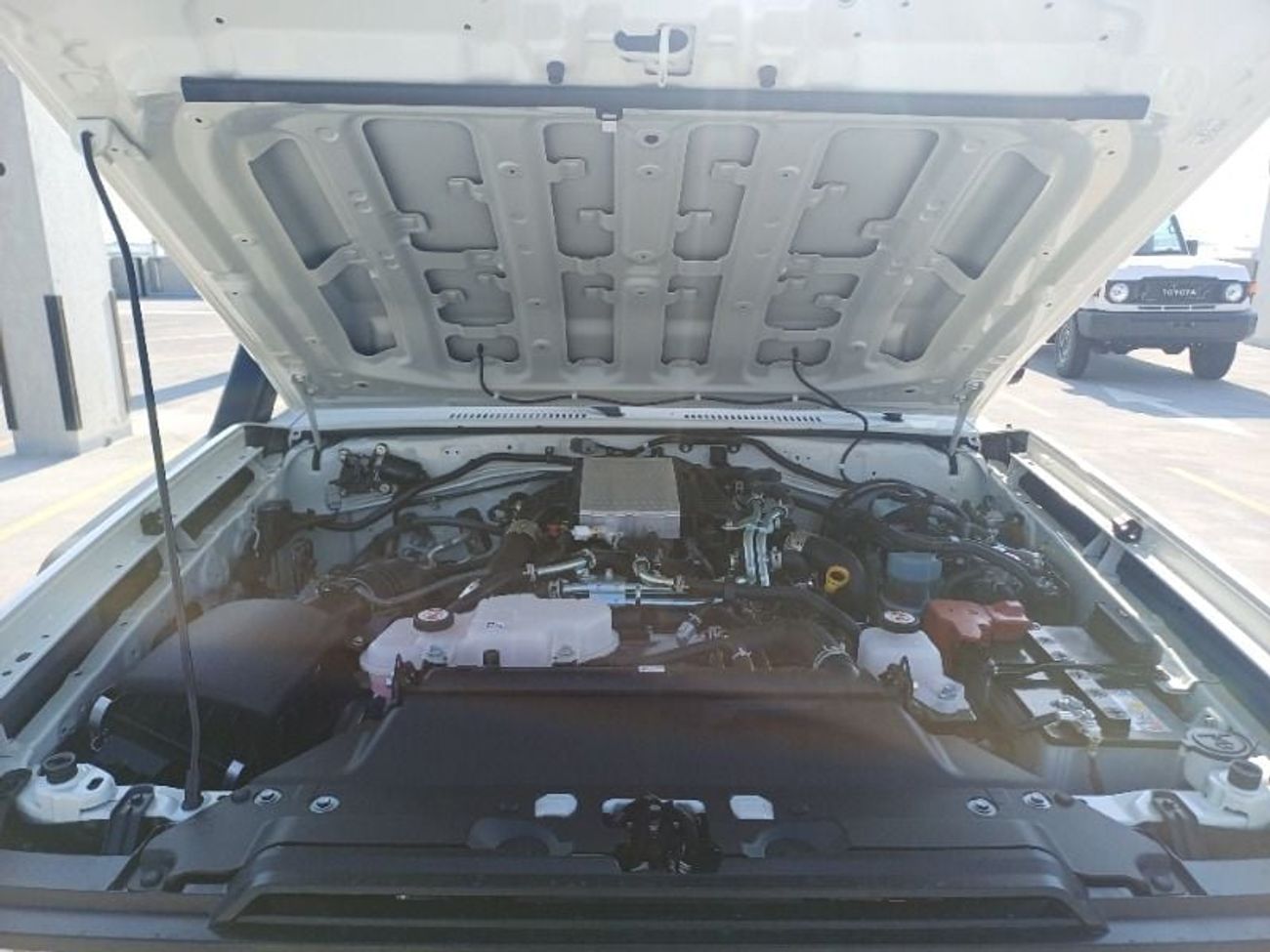 تويوتا لاند كروزر LC79 4.2L Pickup Single cab 5- MT 4X4