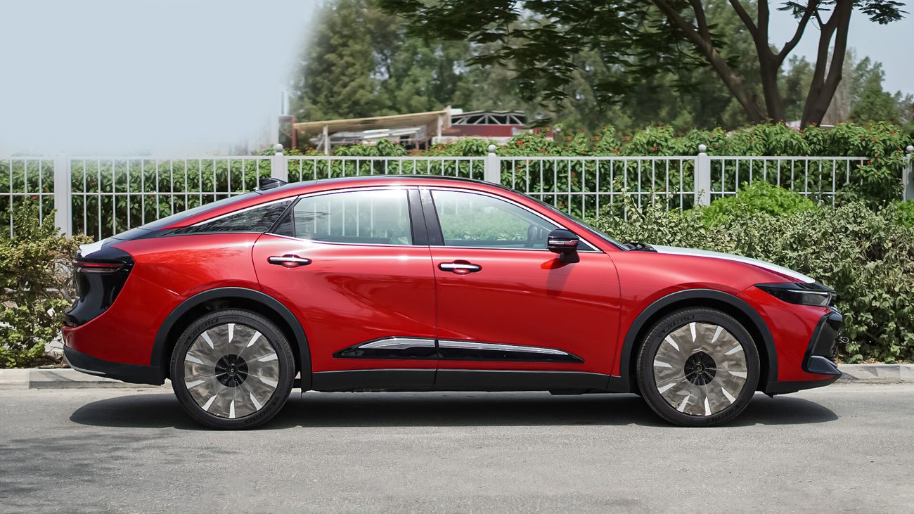 Toyota Crown Platinum 2.4l Turbo Hybrid AWD 2-Tone 2023 GCC 0Km