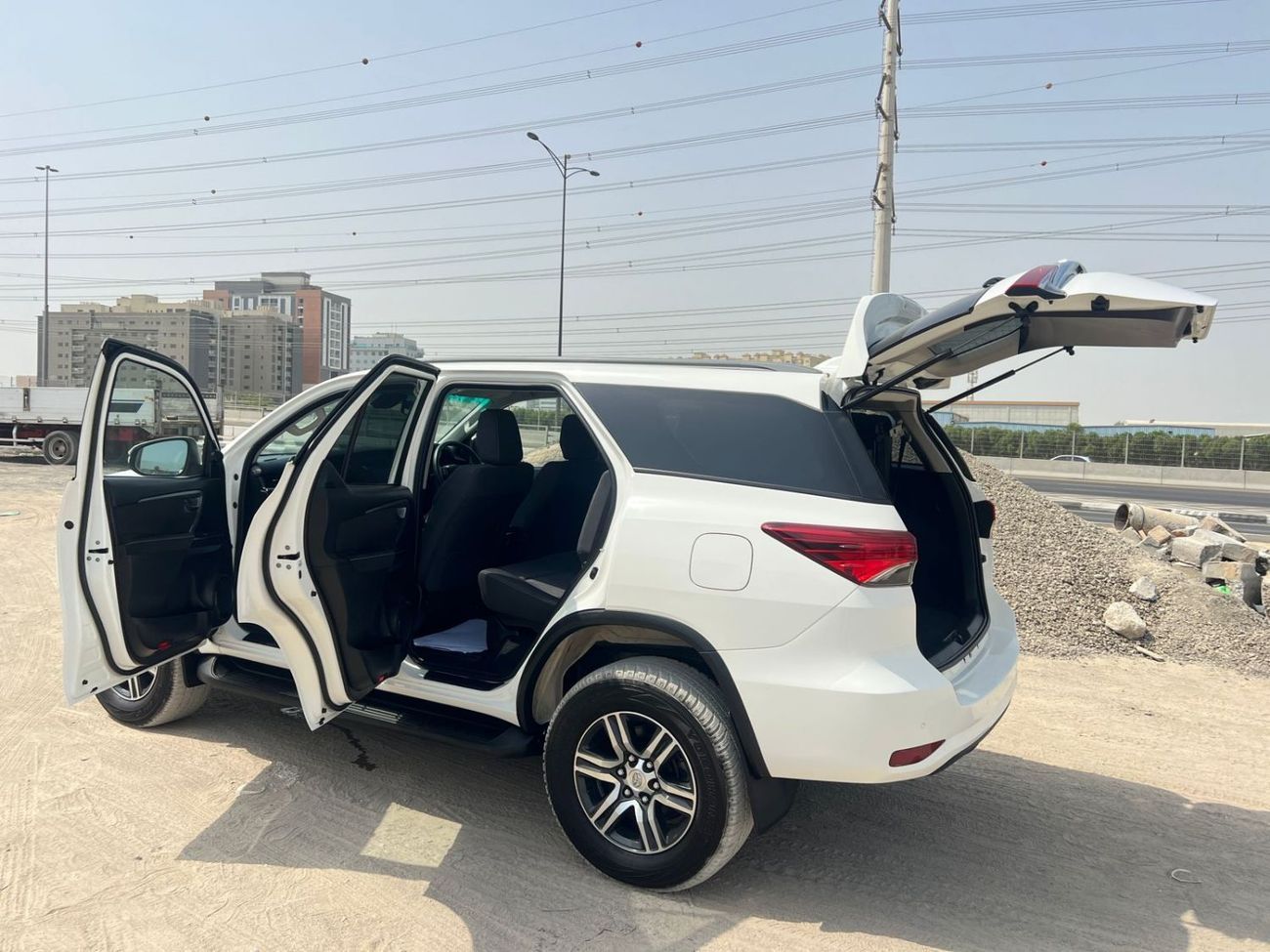 تويوتا فورتونر 2,8 LITER ,DIESEL RIGHT HAND DRIVE PUSH START