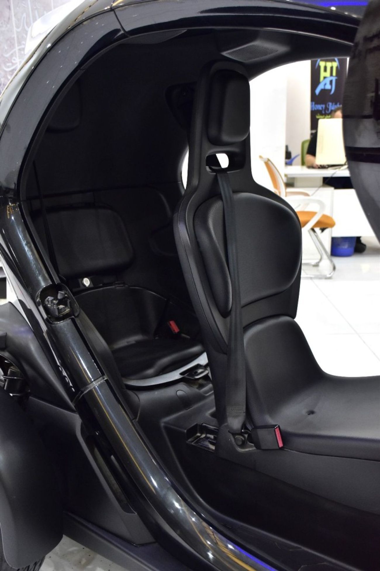 Renault Twizy EXCELLENT DEAL for our Renault Twizy ( 2019 Model ) in White / Black Color Korean Specs