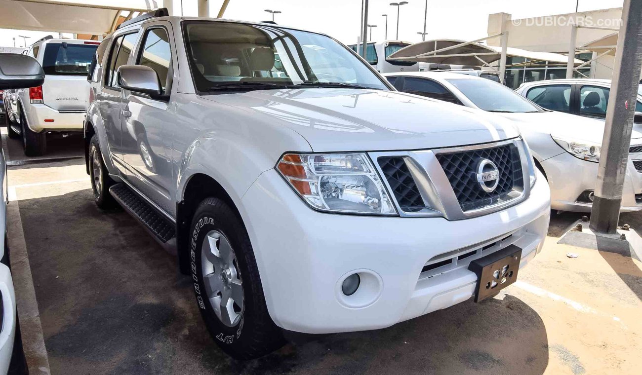 Nissan Pathfinder SE