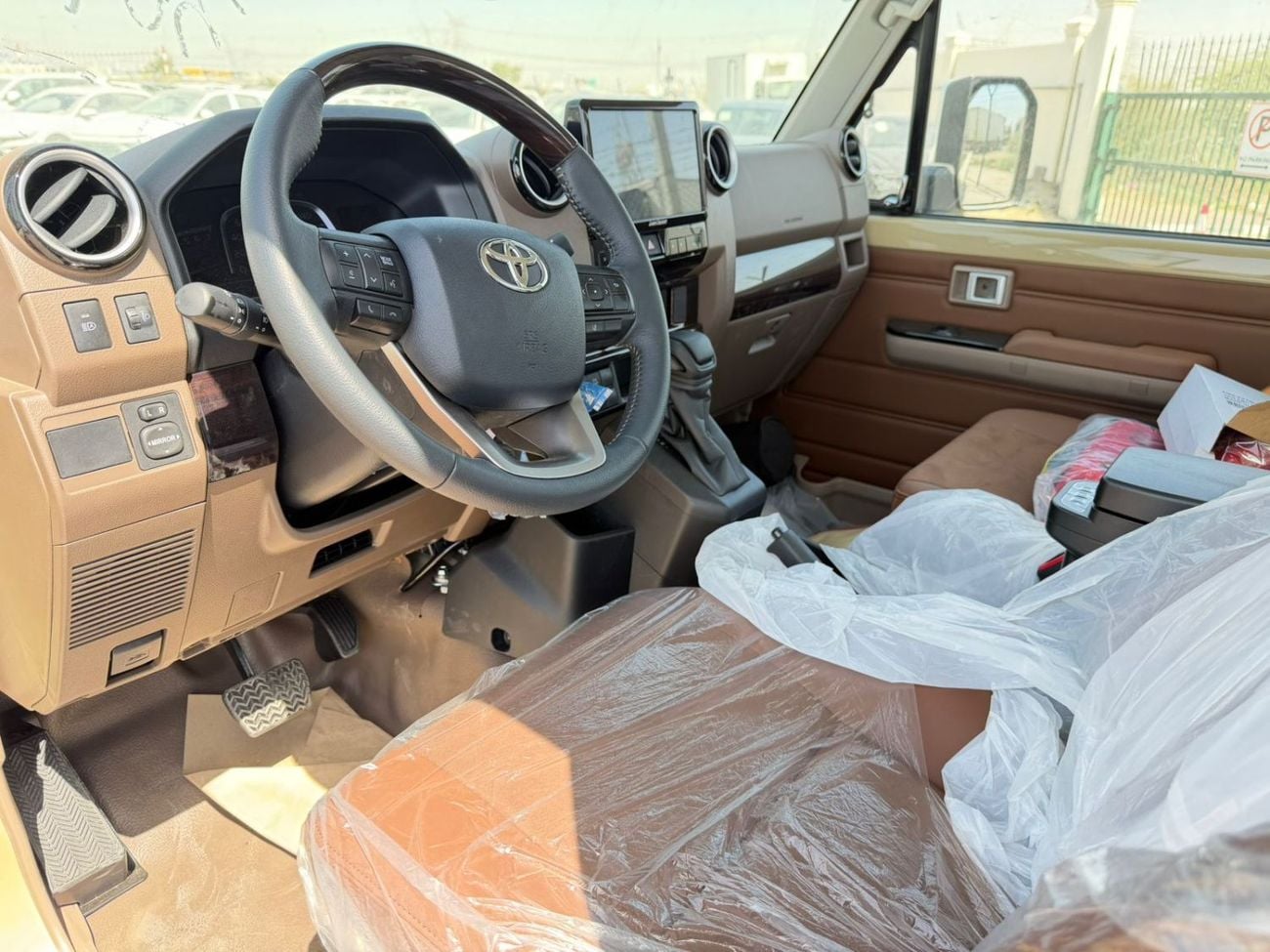 Toyota Land Cruiser Pick Up Toyota pickup LC 79 SINGLE Petrol 4,0L Model 2026  Saudi spec