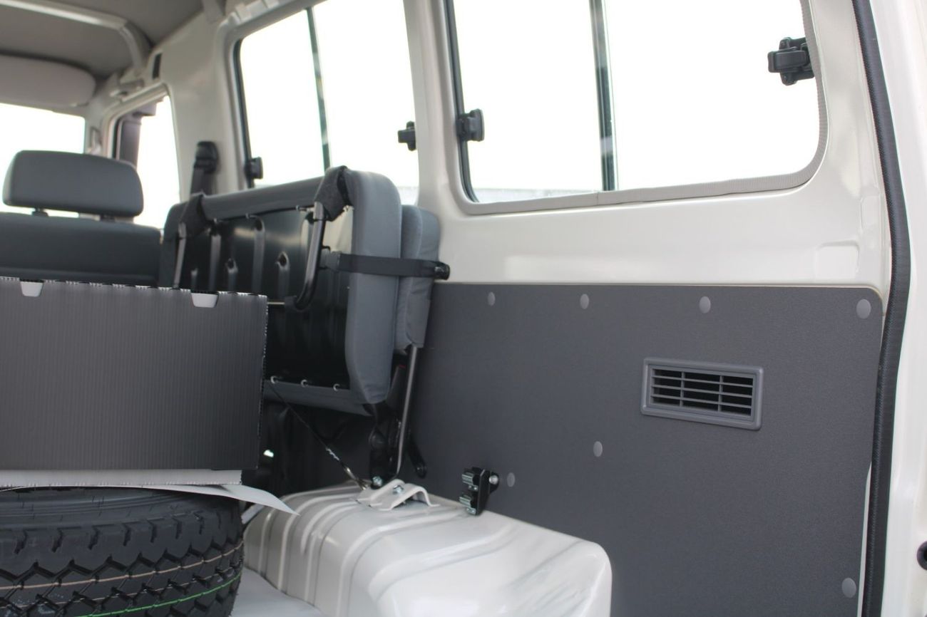 تويوتا لاند كروزر 70 TOYOTA LANDCRUISER 78 4.5L V8 DIESEL 9 SEATER TROOP CARRIER MANUAL