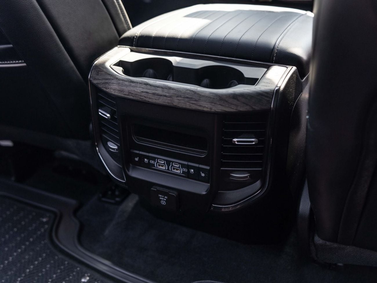 RAM 1500 LIMITED NIGHT EDITION