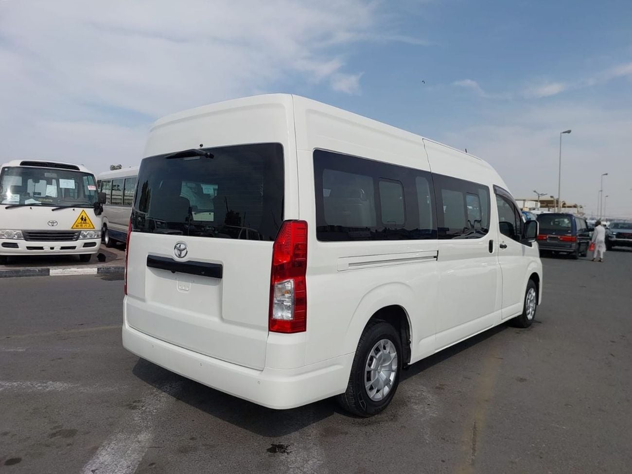 Toyota Hiace (RAMADAN OFFER) TOYOTA HIACE COMMUTER VAN RHD 2020 MODEL 2.8 L DIESEL AUTOMATIC(PM04978)
