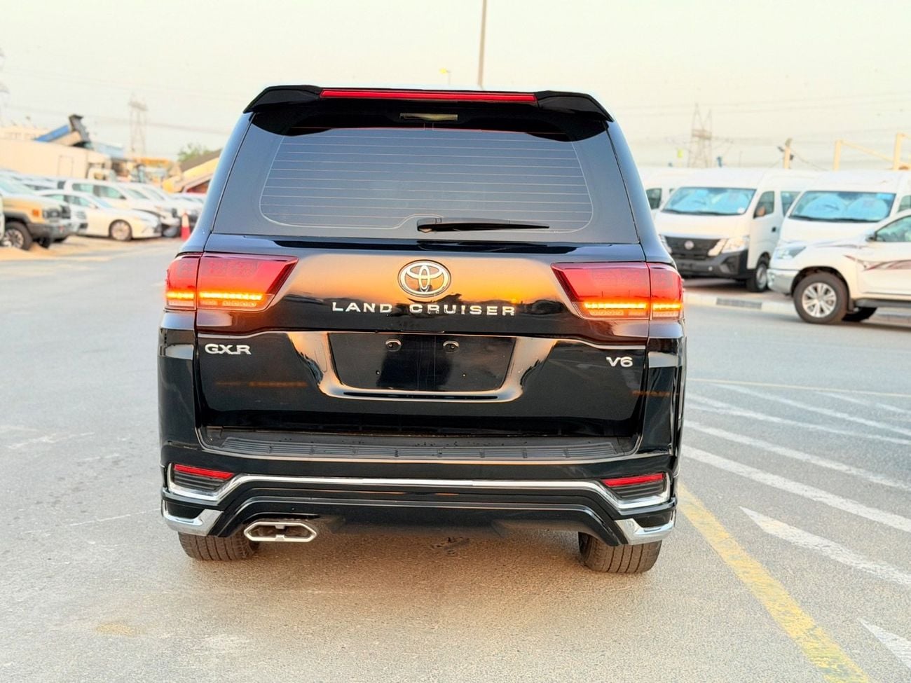 Toyota Land Cruiser GXR+ 4.0L Toyota landcuriser GXR V6 Years 2018 full upgraded interior & exterior police light petrol