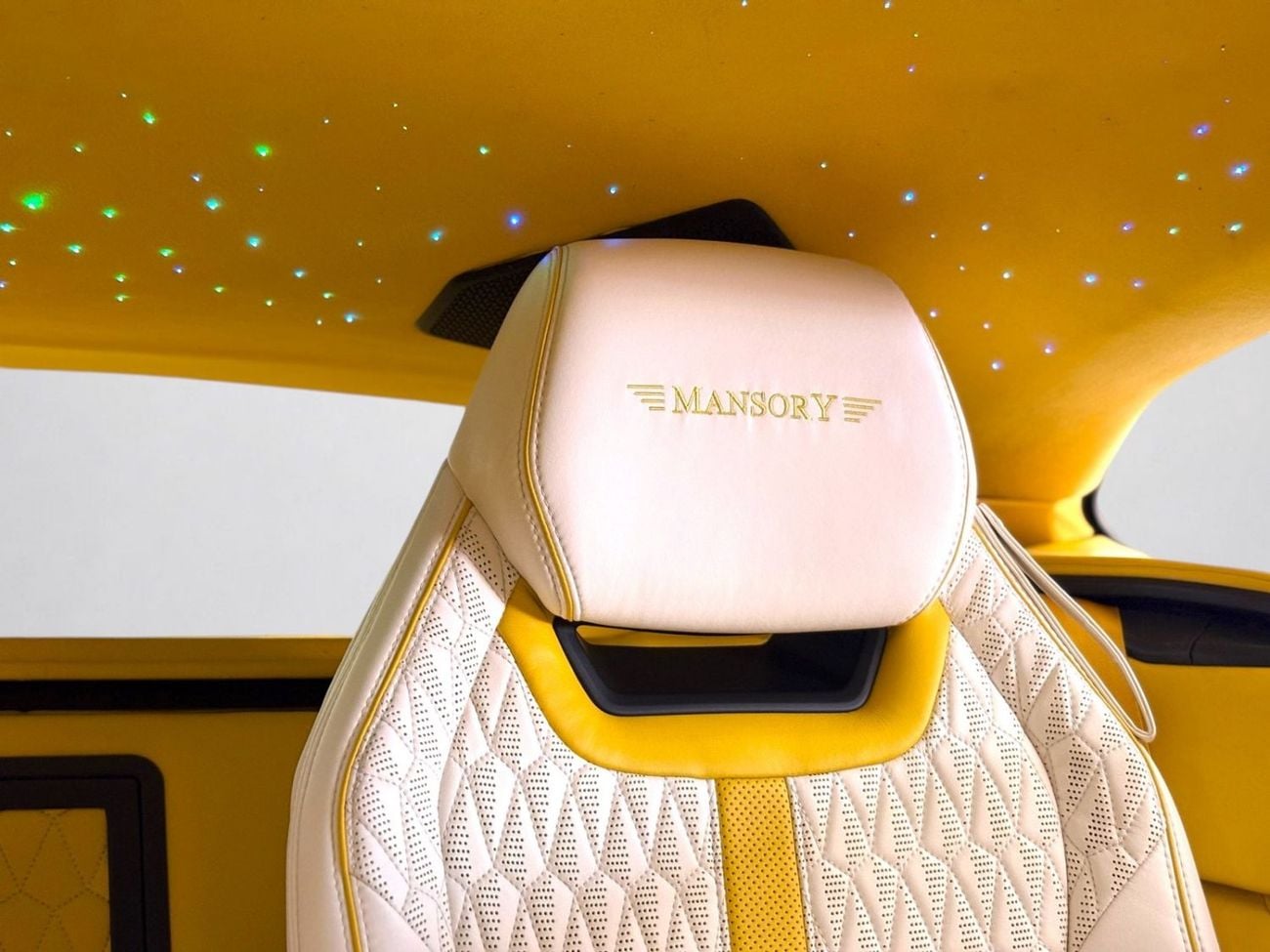 لامبورغيني اوروس STD AED 13,330 P.M | 0% DOWN PAYMENT | LAMBORGHINI URUS (VENATUS EVO S P900 KIT) | 4.0L TWIN-TURBO V