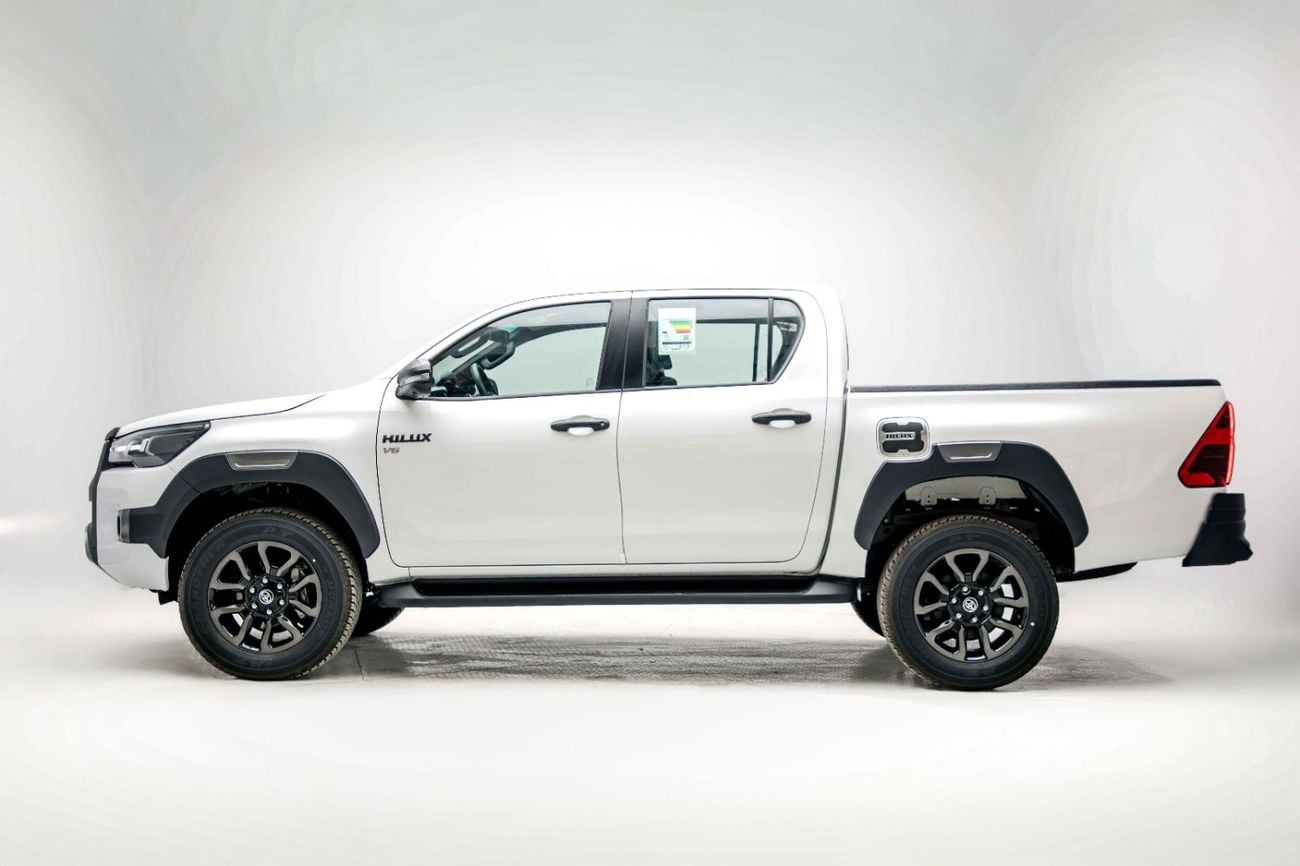 تويوتا هيلوكس Adventure 4.0L - Platinum White Inside MLM Black | Export Only