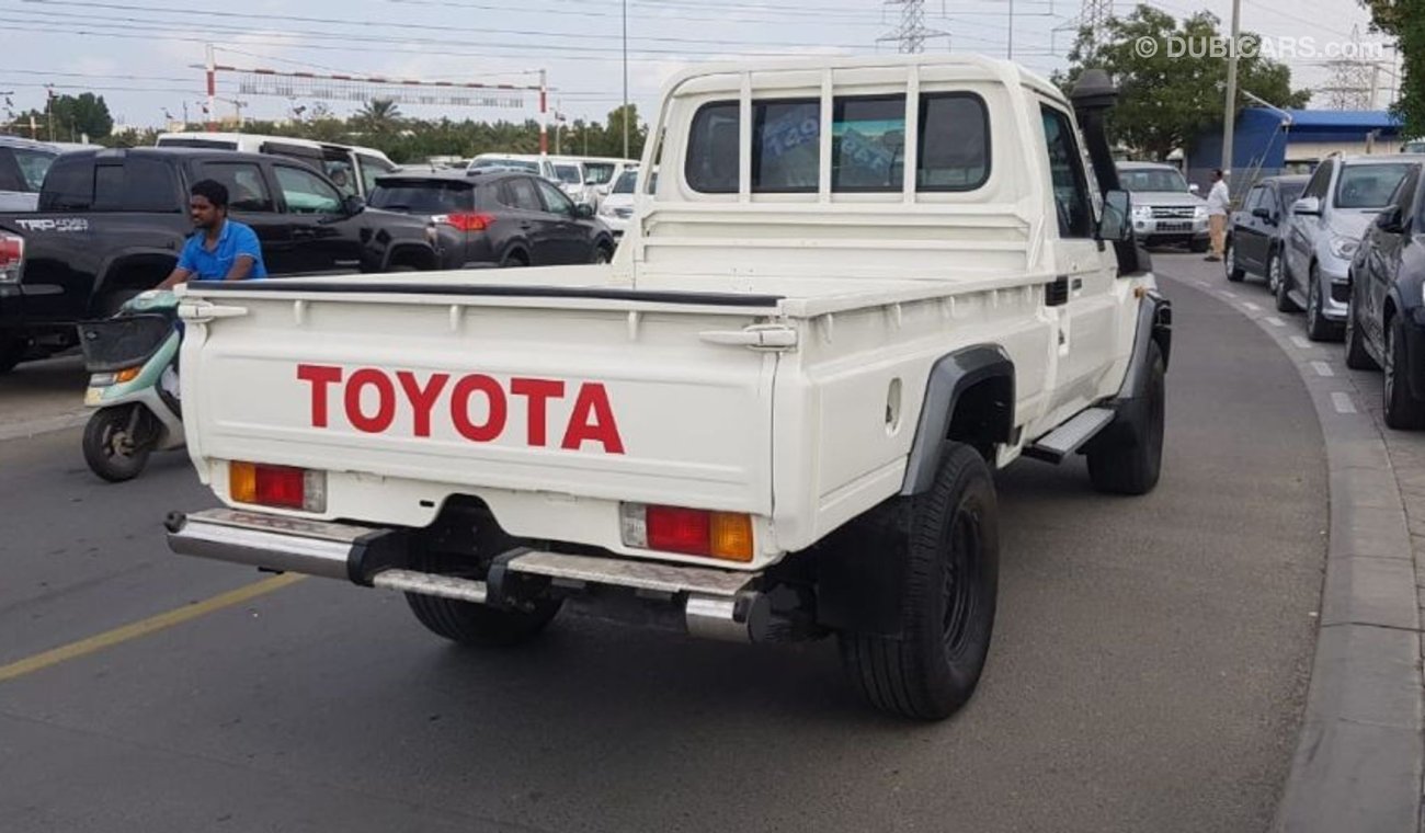 Toyota Land Cruiser Pick Up GXL Diesel V8 Single-cab Right-hand Low Km