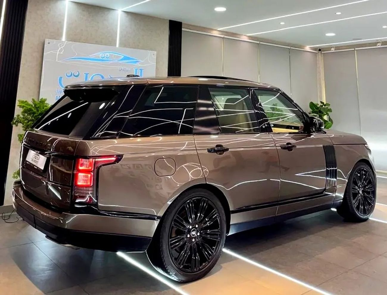Land Rover Range Rover AUTOBIOGRAPHY SUPERCHARGED FACELIFT RR VOGUE V8 || GCC || TOP RANGE || PERFECT CONDITION
