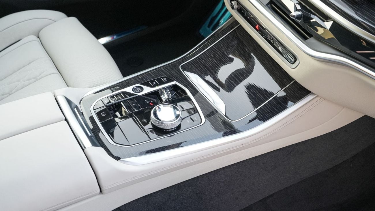 BMW X5 M60i V8 M-SPORT + 2025 MY EXPORT PRICE