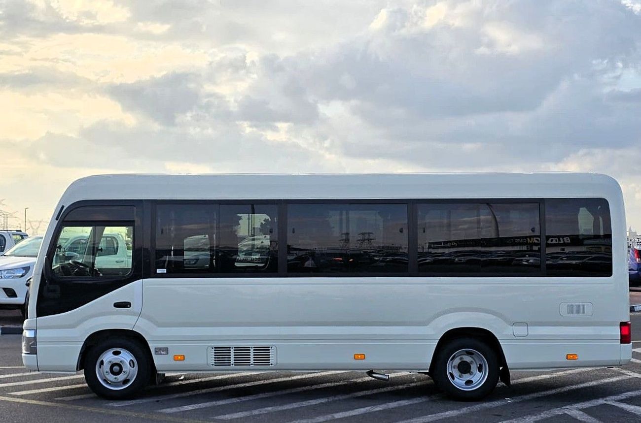 تويوتا كوستر Toyota Coastor Vip 4.2l diesel M/T 22 seats with Electric Door and Cool Box White Color 2026 Model