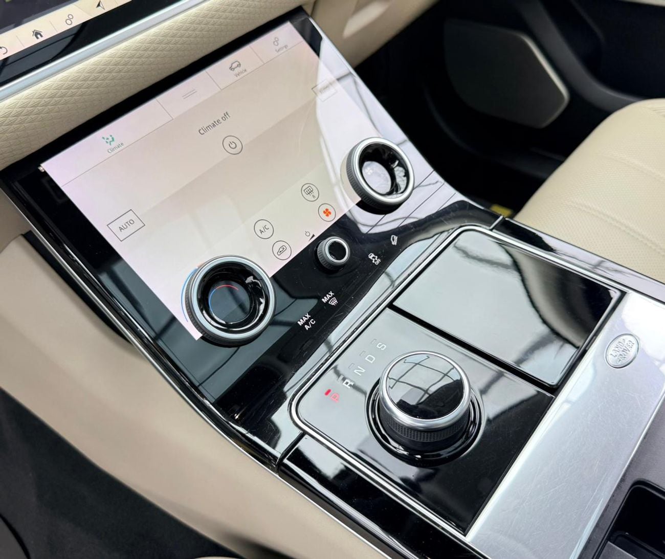 لاند روفر رينج روفر فيلار 2020 Range Rover Velar P250 SE Dynamic, Warranty, Fully Loaded, Excellent Condition, GCC