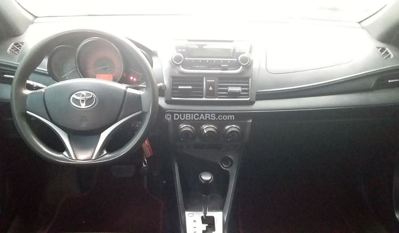 تويوتا يارس تويوتا ياريس هاتشباك ١.٣ ٢٠١٥  خليجي