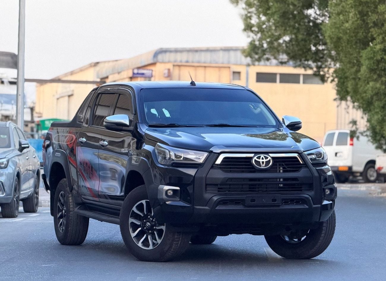 تويوتا هيلوكس أدفنتشر محرك SR5 V4 سعة 2.7 لتر بتصميم مُحسّن مستوحى من طراز Adventure 2025، مع خيارات كاملة من حيث الشكل ال