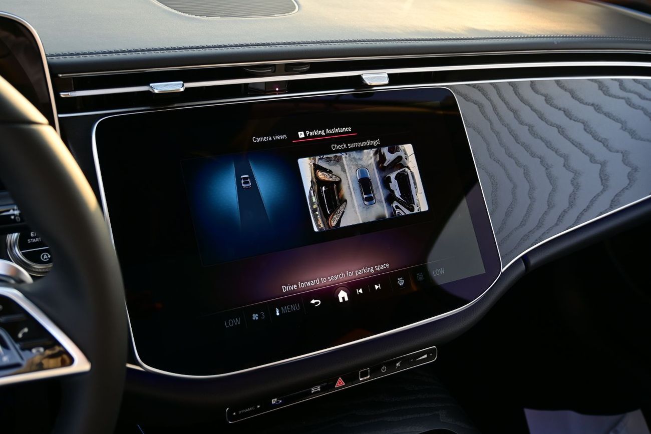 Mercedes-Benz E200 Mercedes-Benz E200 2.0L Turbo + Mild Hybrid Color Black Model 2025