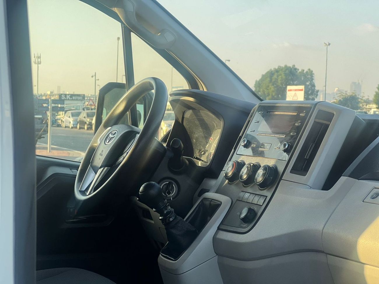 تويوتا هاياس 2021 Toyota Hiace 3.5L V6 FWD - GCC- Passenger - Patrol Manual - 13 Seater - No Accident