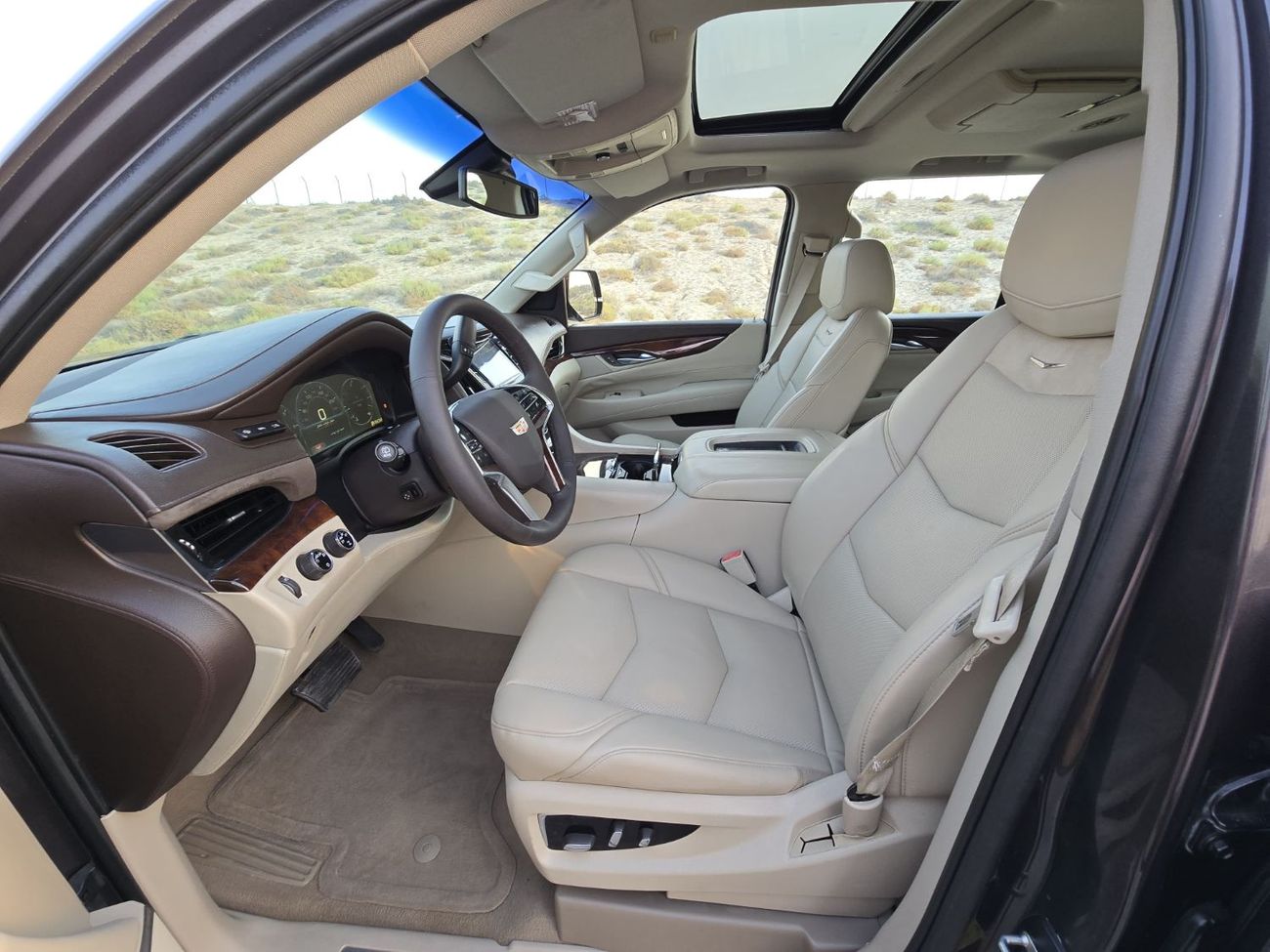 Cadillac Escalade Premium 6.2L CADILLAC ESCALADE 2015 GCC FULL OPITION // PERFECT CONDITION