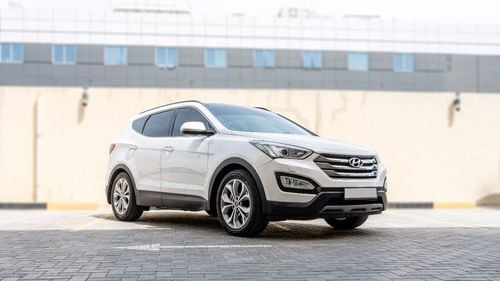 Hyundai Santa Fe 2016 Hyundai Santa Fe 3.3L AT Petrol (White)