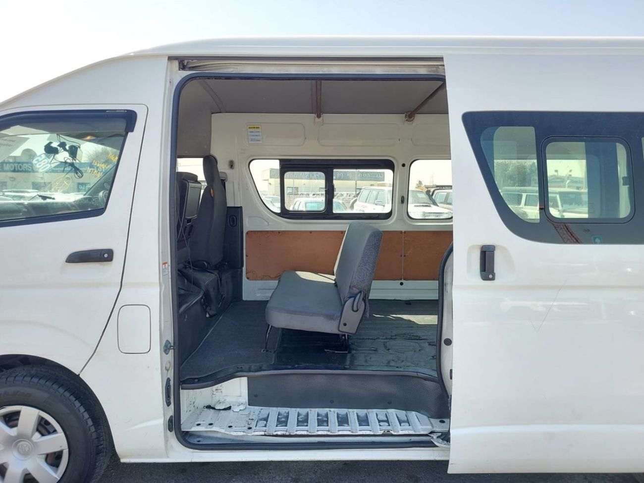 تويوتا هاياس (RAMADAN OFFER) TOYOTA HIACE VAN RHD 2014 MODEL 3.0 L DIESEL AUTOMATIC(PM14171)