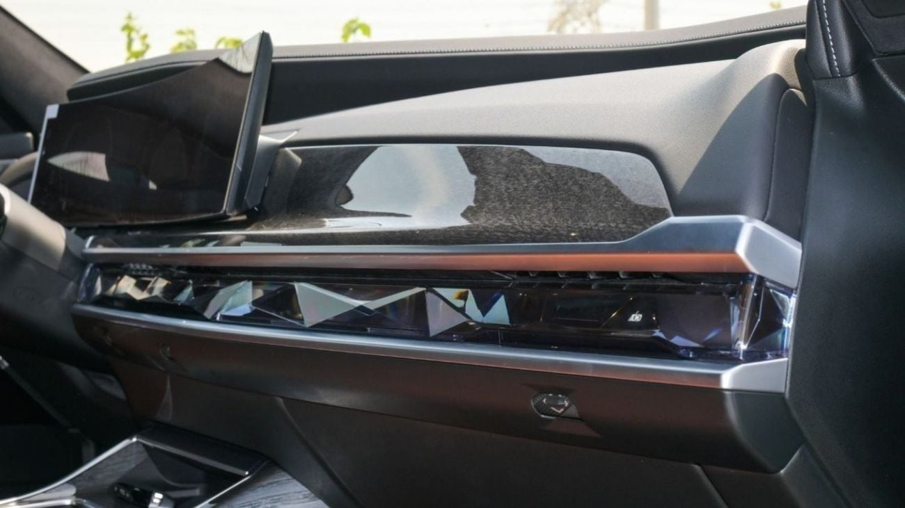 BMW 740Li BMW 740i Sedan - Black - 2024 Excellent Condition with 5 Years Dealer Warranty and Service