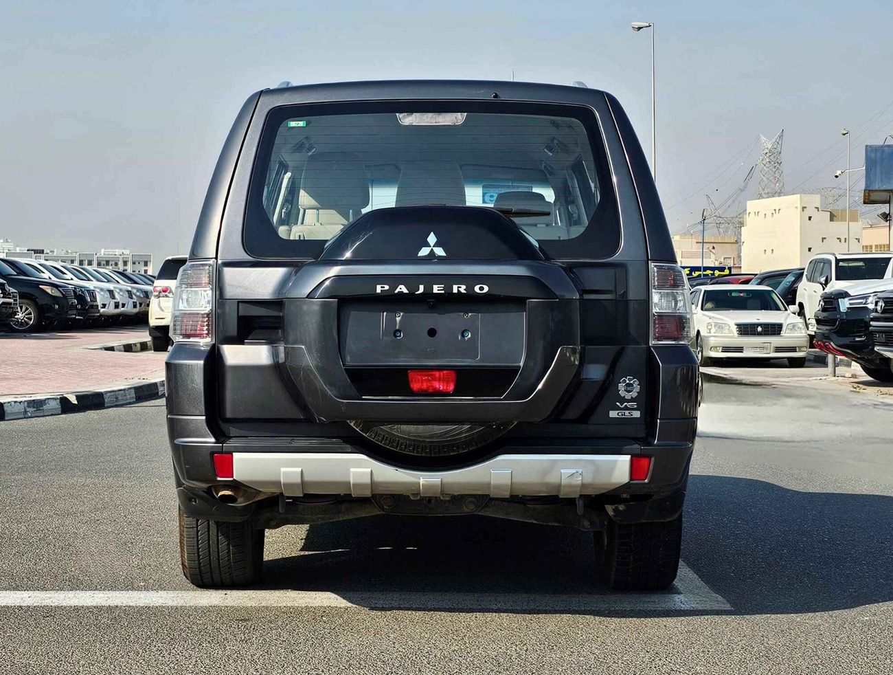 ميتسوبيشي باجيرو GLS 3.5/ 4WD/ DVD CAMERA/ LOW MILEAGE/ 861 MONTHLY /LOT#701811