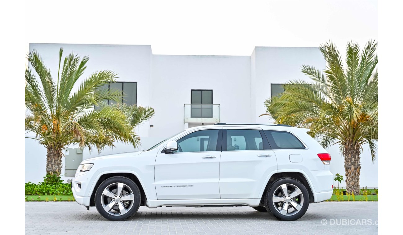 جيب جراند شيروكي Overland V8 | 1,645 P.M | 0% Downpayment | Full Option | Exceptional Condition!