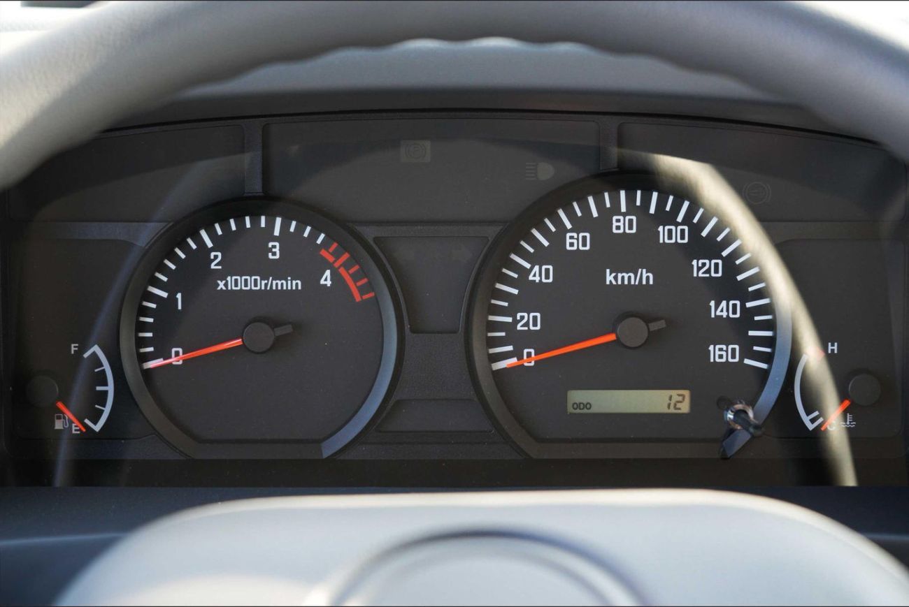 Isuzu NPR 4.6 L 6.5 T Chassis Cab