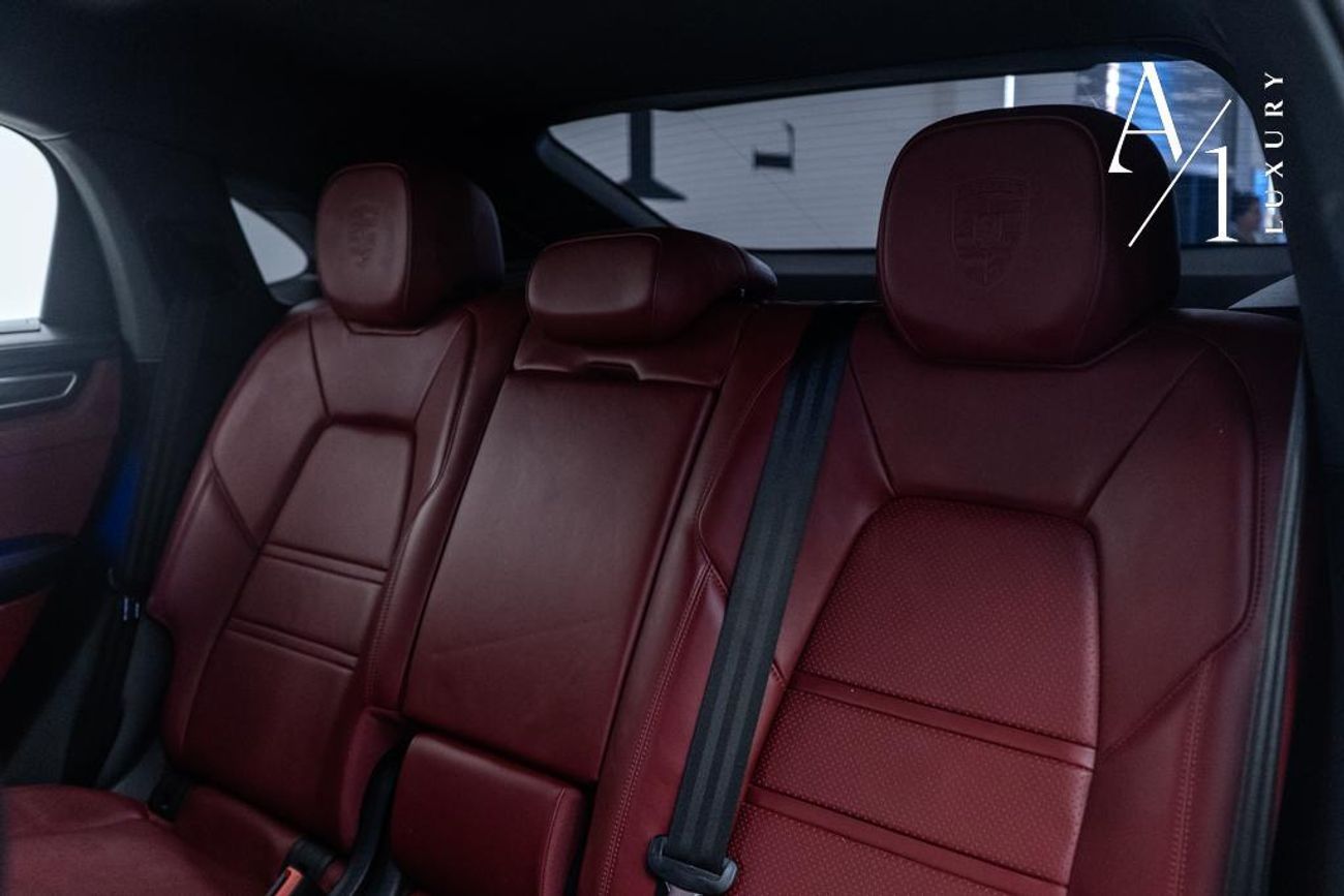 Porsche Cayenne Base Coupe 2023 Porsche Cayenne Coupe, Warranty, Carbon Fiber Package, Full Options, Very Low Kms, G