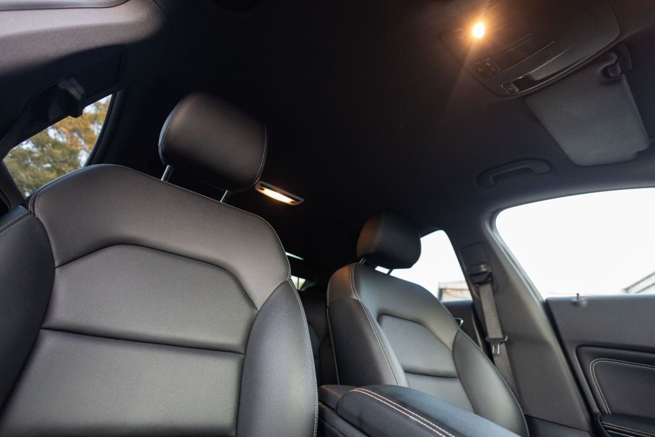 Mercedes-Benz CLA 200 Std 2.0L Mercedes-Benz CLA200 2019 GCC under Warranty with Flexible Down-Payment.