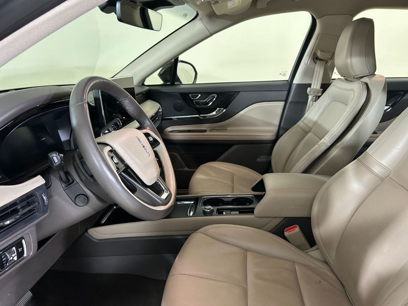 Lincoln Corsair RESERVE COR423 / AL TAYER MOTORS AL QOUZ SHOWROOM