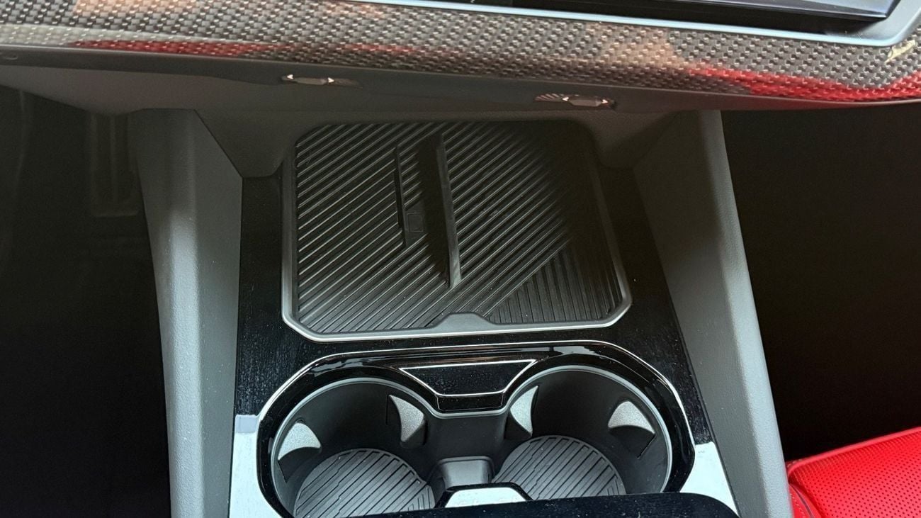 BMW M5 STD ( M5 competition Touring  4.4 L ( 727 HP