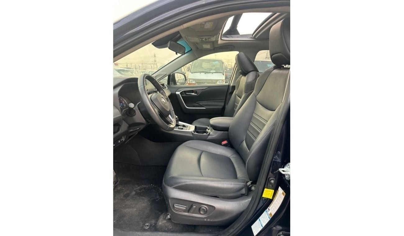 Toyota RAV4 Hybrid TOYOTA RAV4 XLE premium 2021