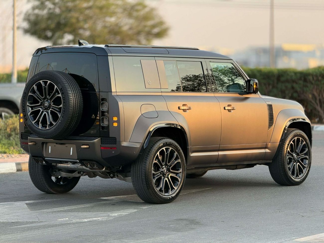 Land Rover Defender 110 P635 OCTA V8 **2025**GCC SPEC UNDER WARRANTY