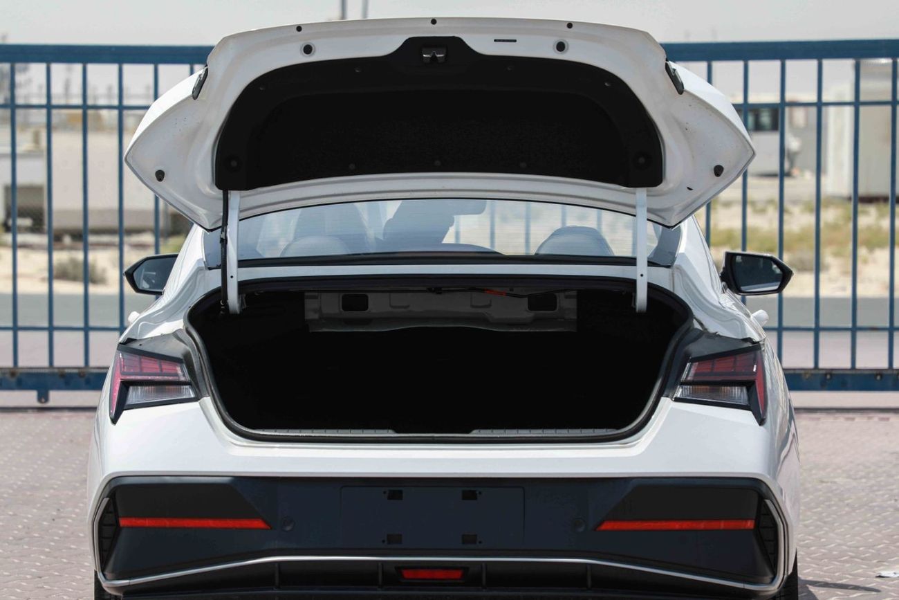 Hyundai Elantra 2024 Hyundai Elantra 1.5 LUX | Export Only | Safety package / Hyundai Smart Sense package / Comfort