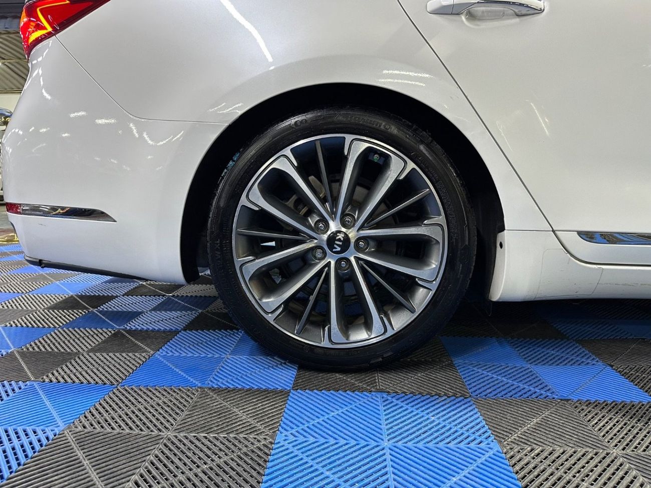 Kia Cadenza 3.3L V-6 DI, DOHC, VVT, 290 л.с.