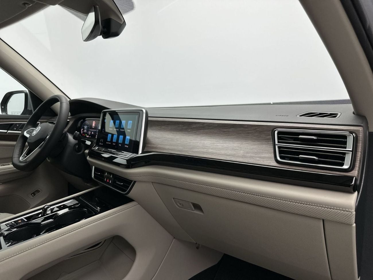 Volkswagen Teramont R-Line 3.6L R-Line 2.0L (Ref#38903) - 30,100 AED SAVINGS from New Car