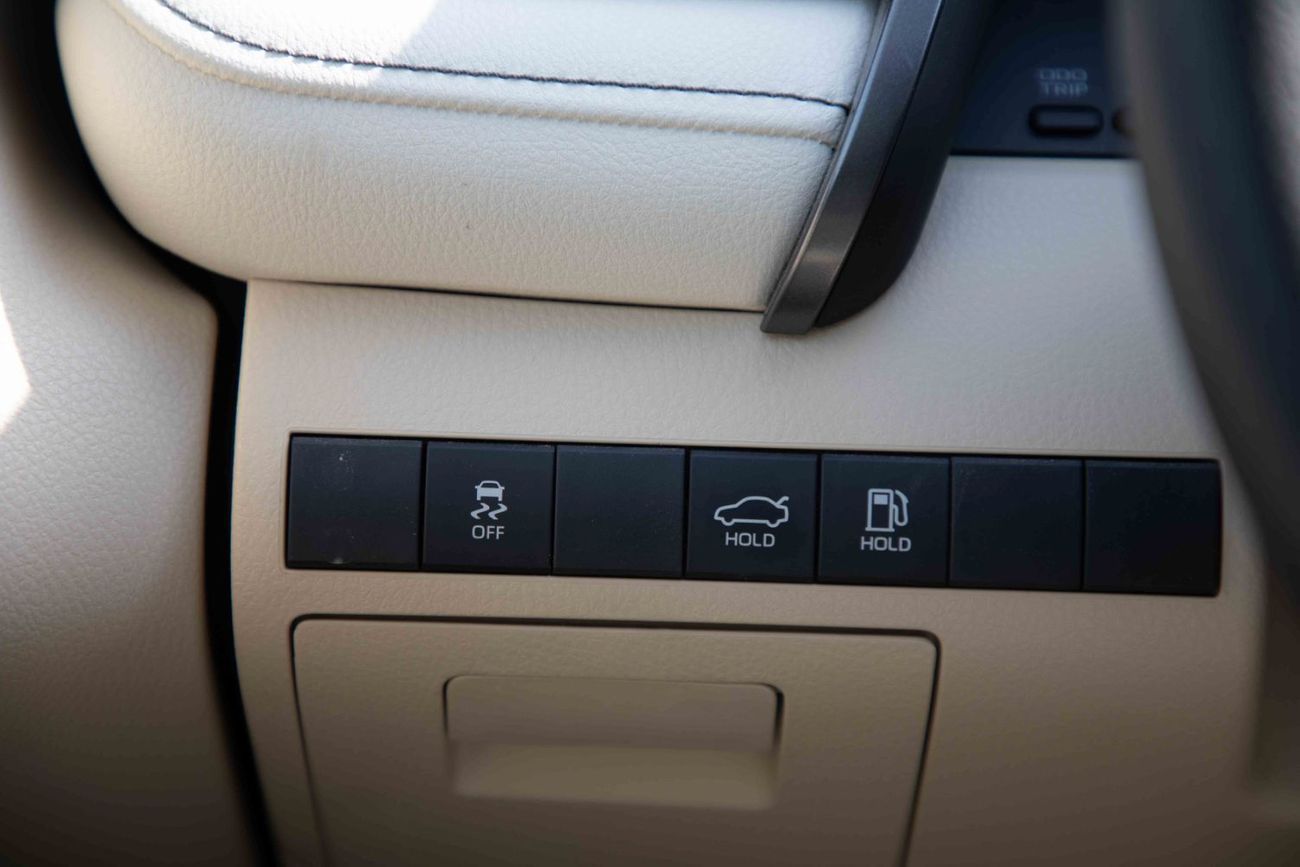 تويوتا يارس 2024 Toyota Yaris E 1.5 - White Inside Dark Brown | Export Only